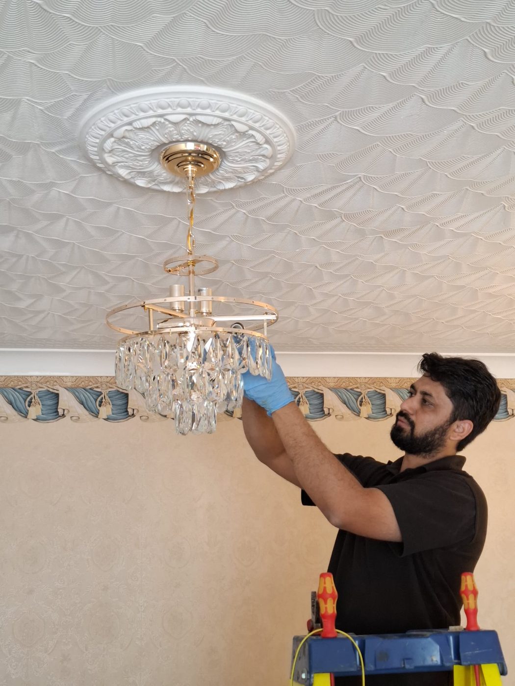 Feature light installation